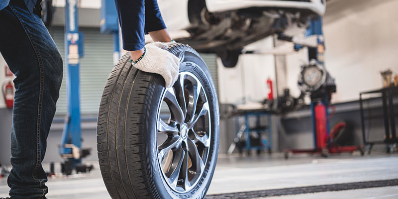 3 Signs it’s Time for Tire Replacement
