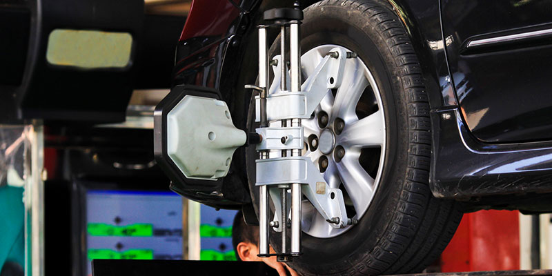 Telltale Signs You Need a Wheel Alignment